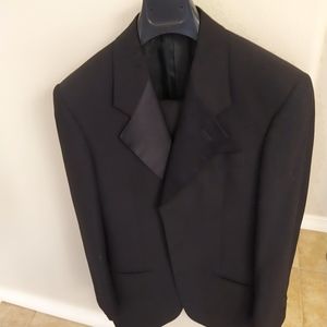 Giorgio Armani Suit 36, pants 34, steam 32